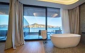 Yacht Premium Hotel  4*